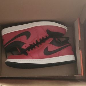 Jordan 1 Reverse Bred Pebbled Swooshed